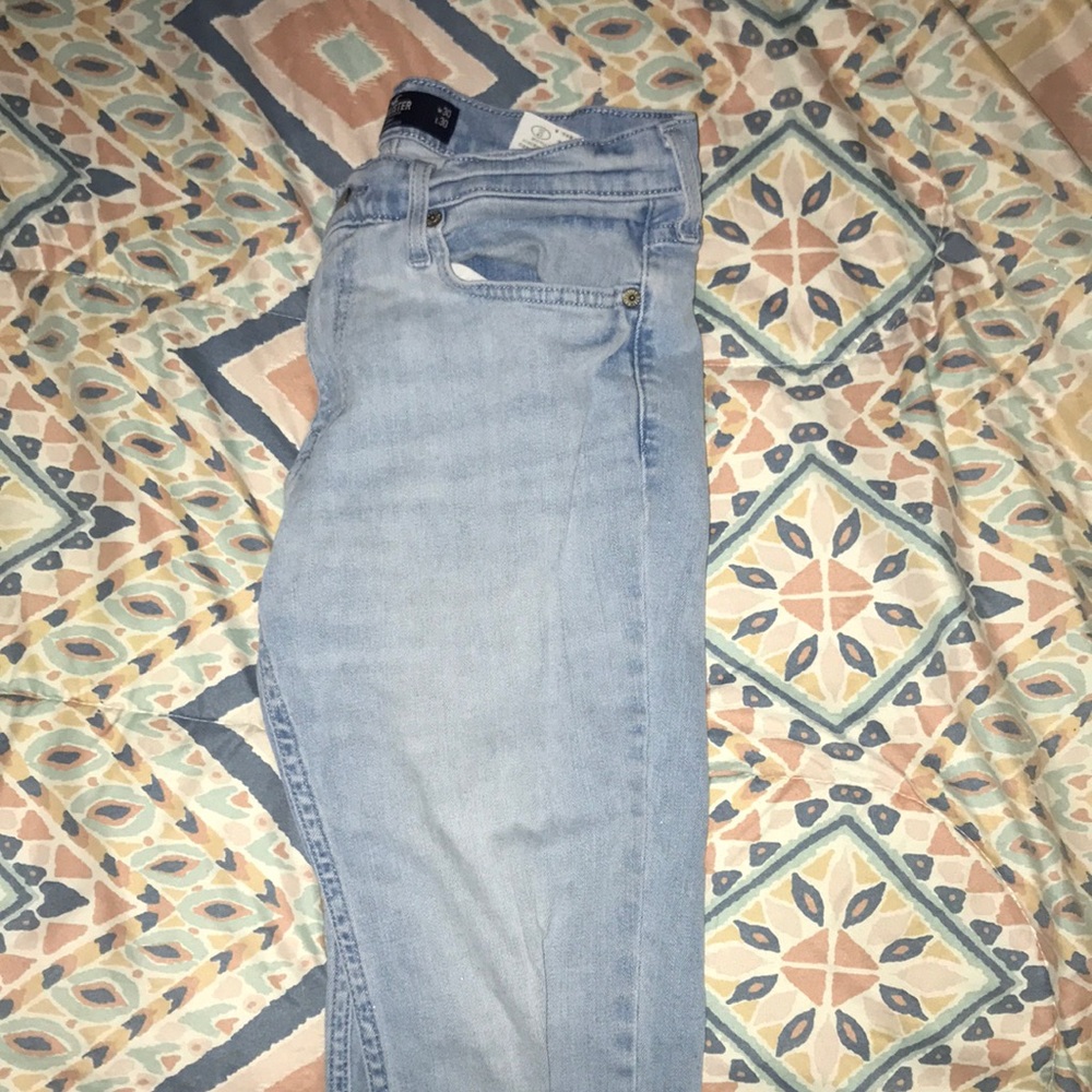 I am selling a pair of Hollister jeans the style is Hollister Epic Flex